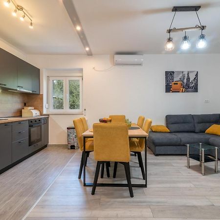 Apartman Galeb โตรกีร์ ภายนอก รูปภาพ