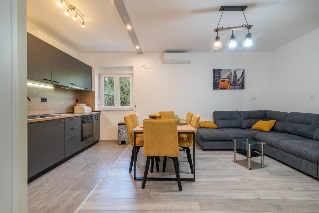Apartman Galeb โตรกีร์ ภายนอก รูปภาพ