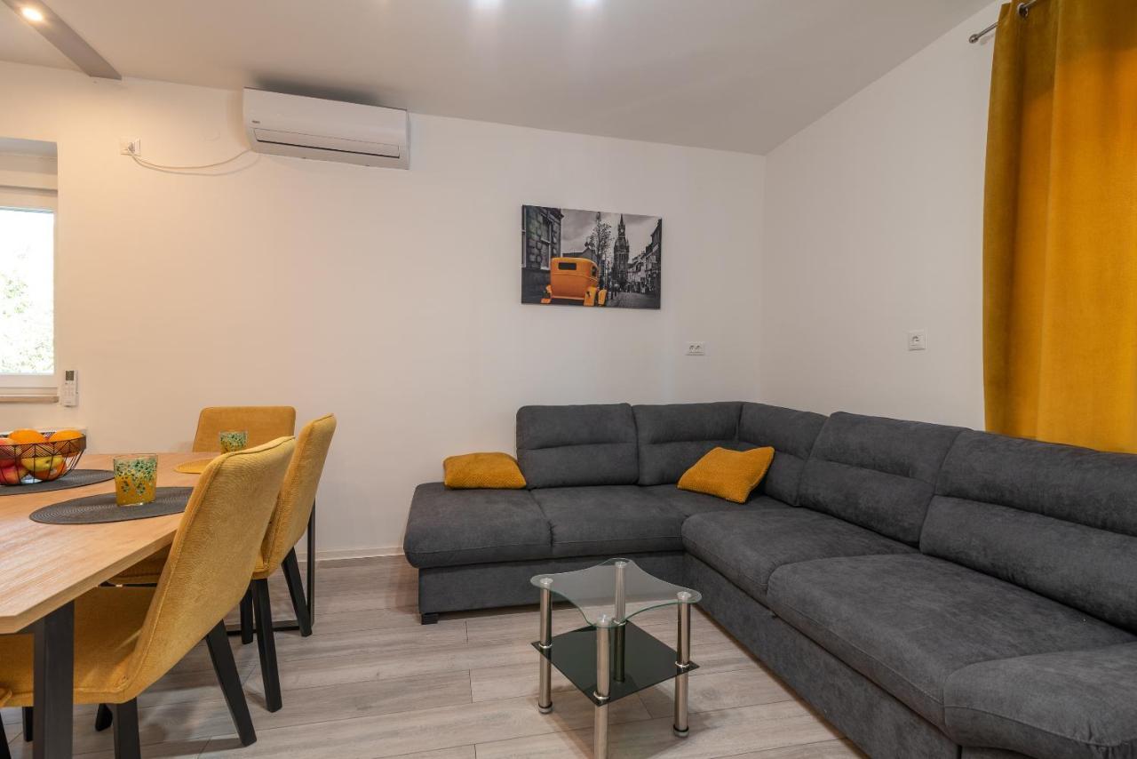 Apartman Galeb โตรกีร์ ภายนอก รูปภาพ