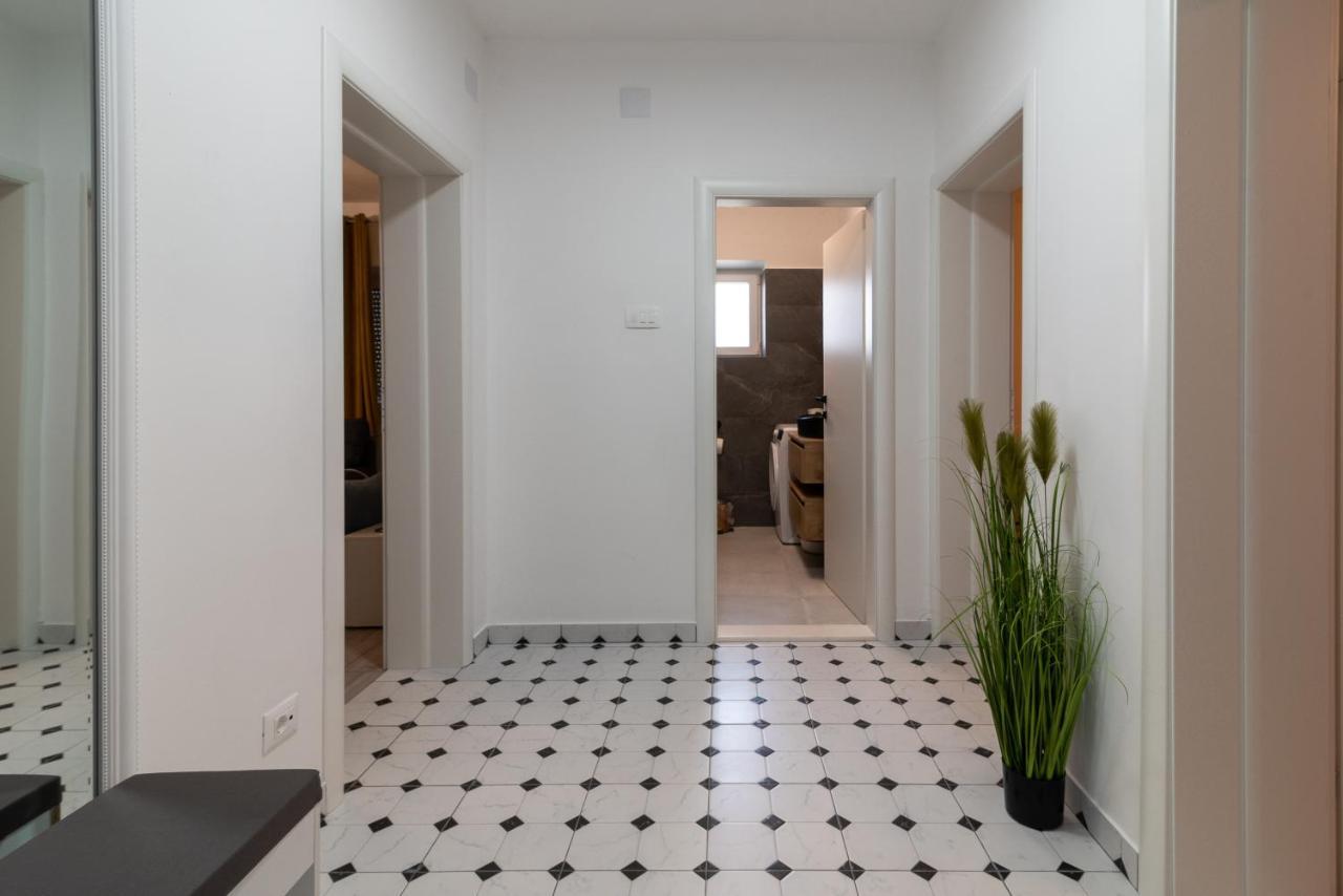 Apartman Galeb โตรกีร์ ภายนอก รูปภาพ