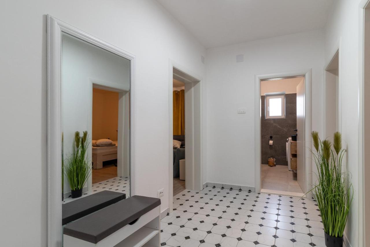 Apartman Galeb โตรกีร์ ภายนอก รูปภาพ
